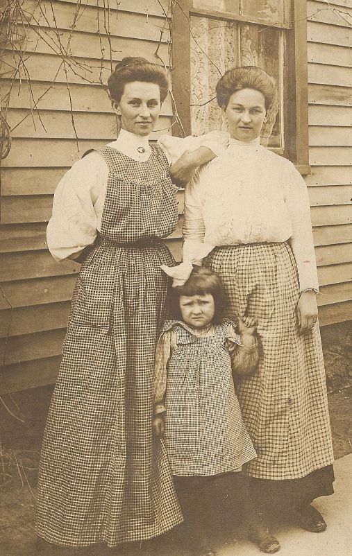 A 1910 photograph with the women of the family wearing three different styles of apron.